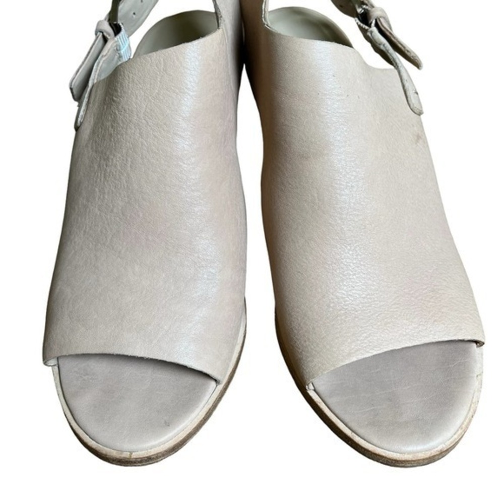 Eileen Fisher Leather Open Toe Stacked Block Heel Neutral Shoe Sandal Size 8